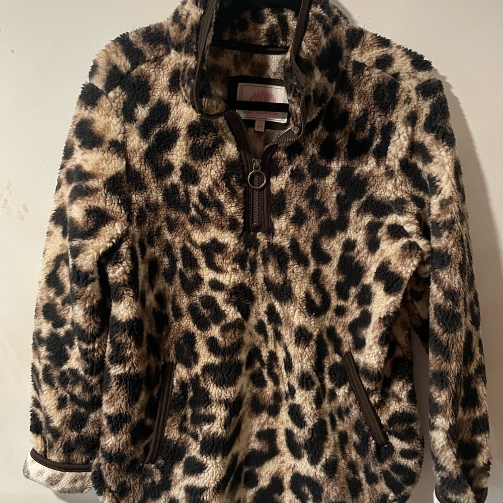 Women’s pull over cheetah print size medium